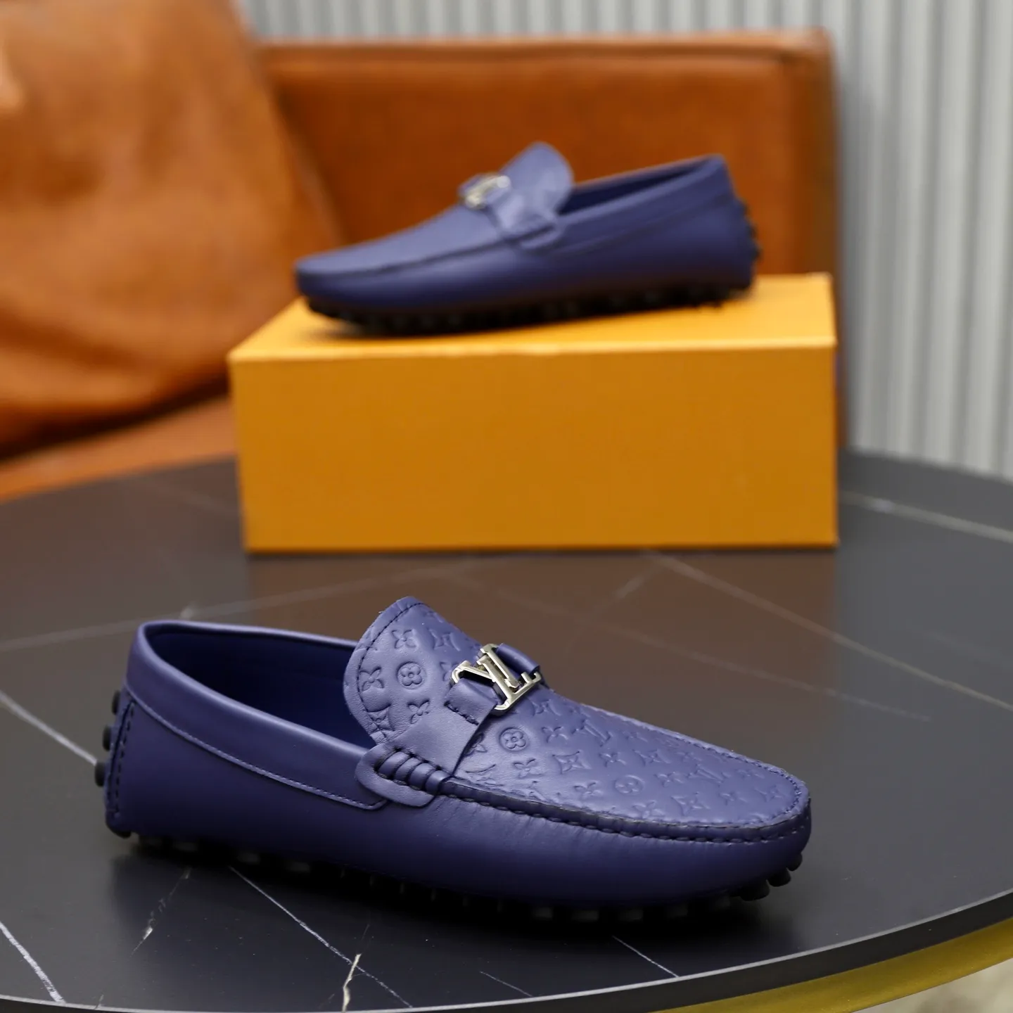 Ex-factory price: 480💰【LV】Louis Vuitton ⚠️High-end men’s driving and pedal series ⚠️38-44 (customized for 45) ⚠️All original cowhide leather! Thick and soft! Made entirely of calfskin lining! The latest non-slip beanie sole! Three-dimensional package technology! Fashionable and classic! Handicrafts! Original high quality! Feel free to compare!